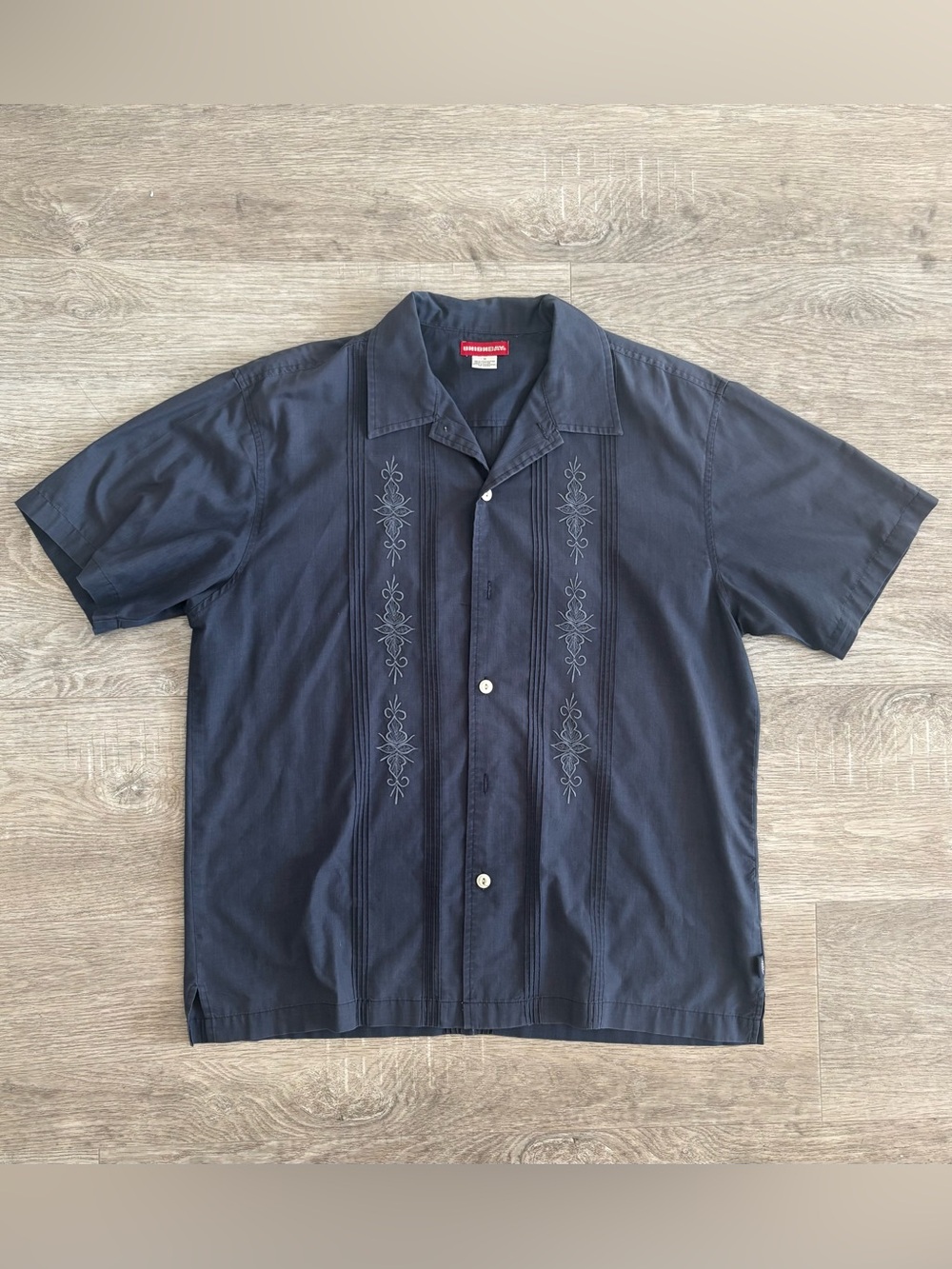 UNIONBAY Navy Embroidered Short-Sleeve Button-Down Shirt Men’s Medium